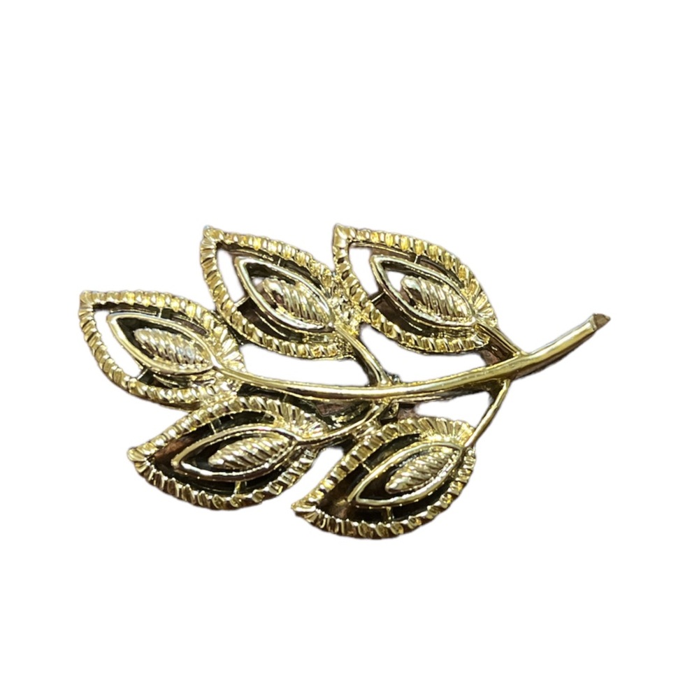 Vintage Gold Tone Gerrys Leaf Brooch